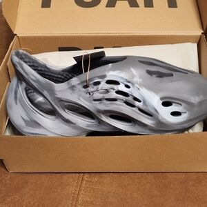 Yeezy Foam Runner Gray and Black